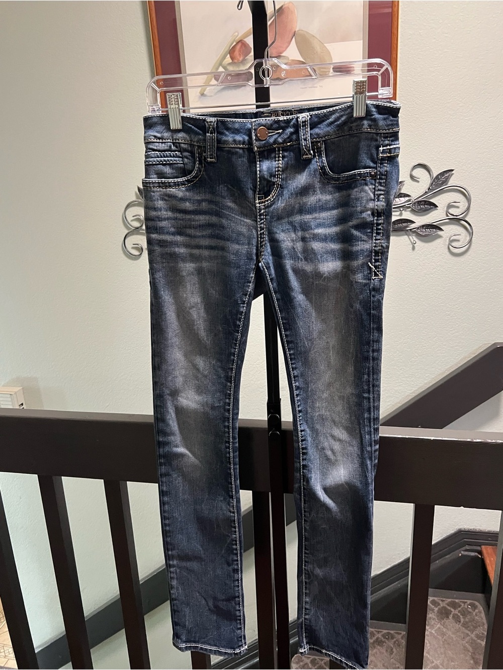 Buckle Women's Straight Leg Jeans in Distressed Dark Blue 25 x 32 #DJ090